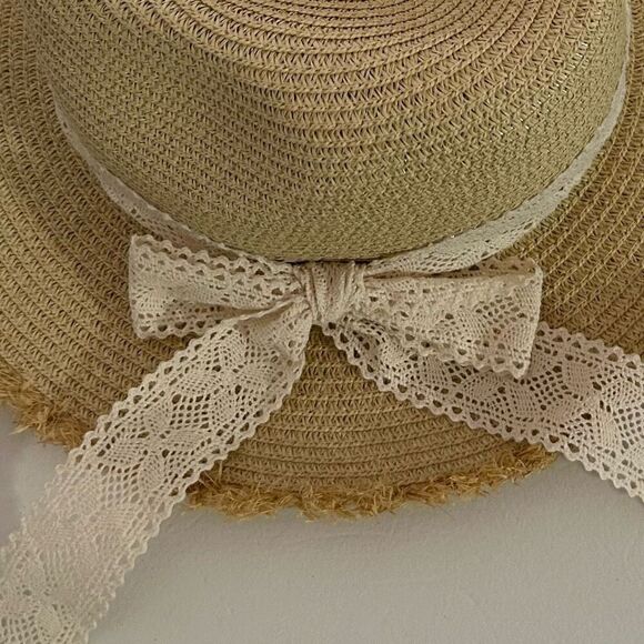 NWT Styline Straw Hat Women's Tan Frayed Edges Woven Wide Brim Crochet Lace Bow - Picture 5 of 9